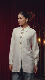 Load and play video in Gallery viewer, The Luna Sol Linen Shirt